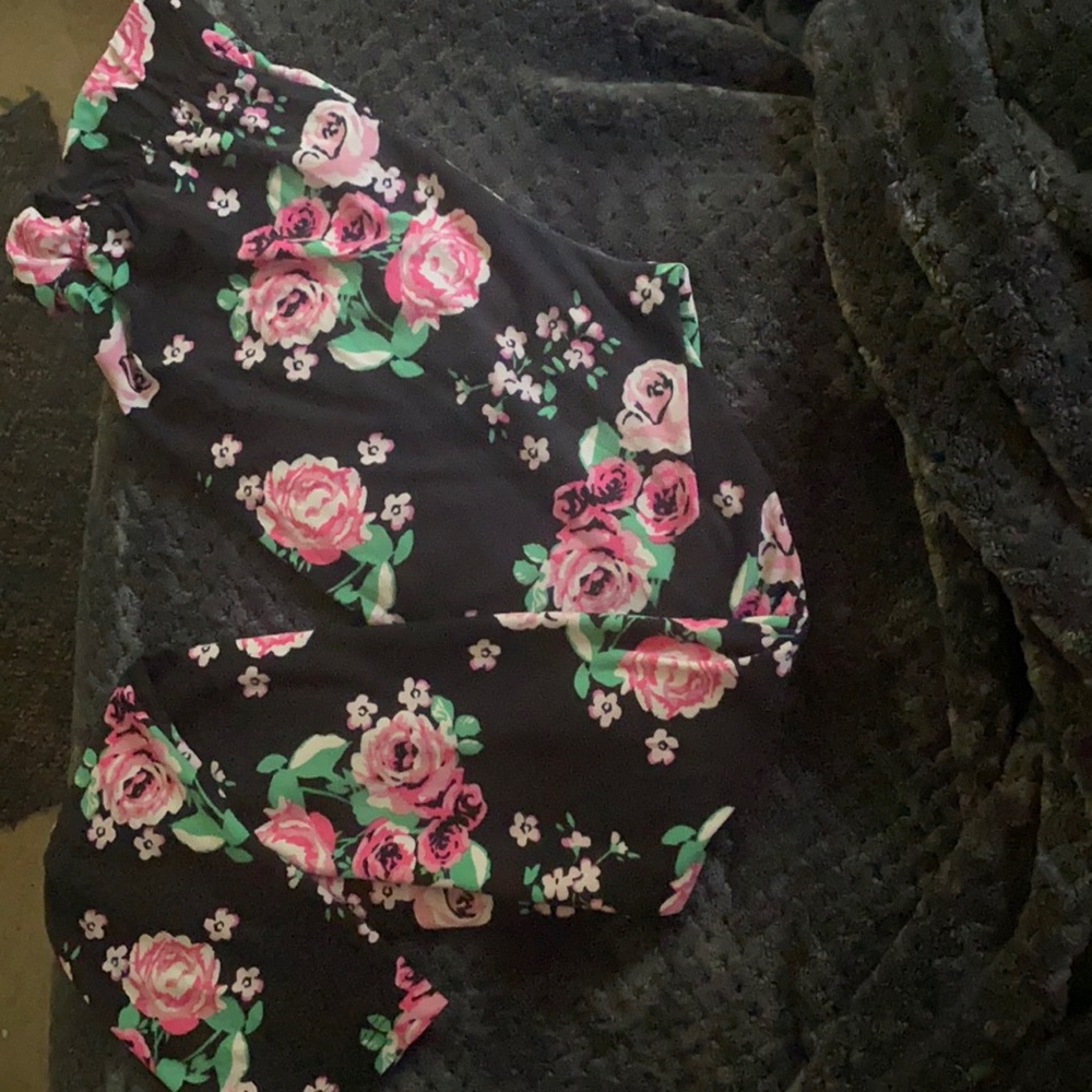 Black & pink floral print leggings size M